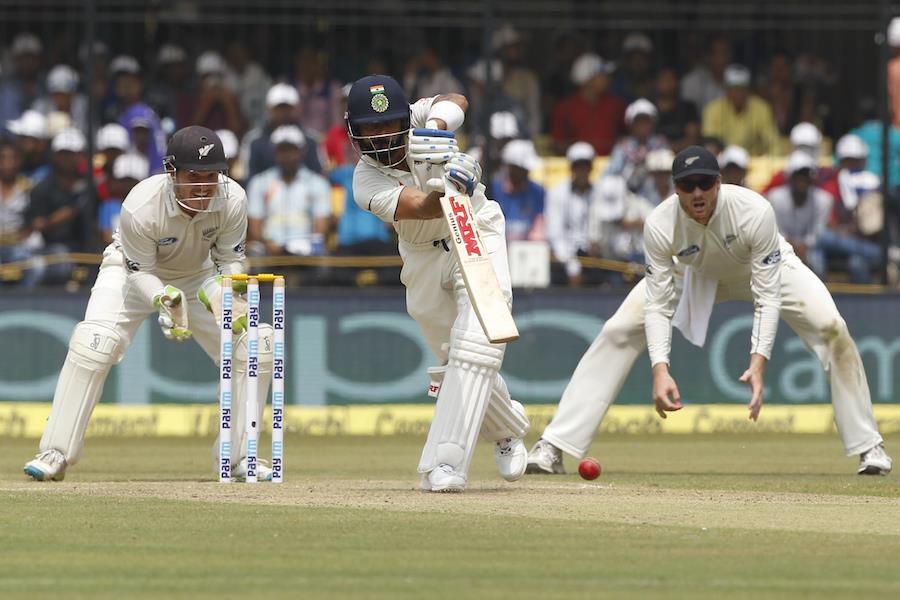टीम इंडिया के कप्तान विराट कोहली ने पहले दिन शानदार खेल दिखाते हुए नाबाद 103 रन बनाए। कोहली के साथ आजिंक्य रहाणे ने भी पहले दिन 79 रन बनाए।