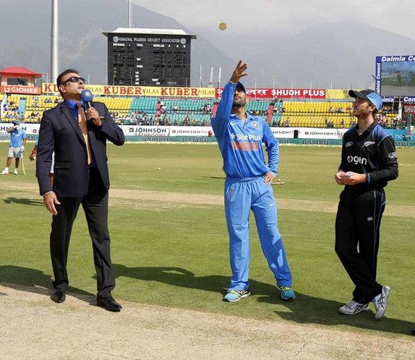 भारत और न्यूजीलैंड के बीच पांच मैचों की वन-डे सीरीज़ का दूसरा मुकाबला 20 अक्टूबर को दिल्ली में खेला जाएगा। आपको बता दें कि टीम इंडिया ने न्यूजीलैंड को टेस्ट सीरीज़ में 3-0 से मात दी थी।