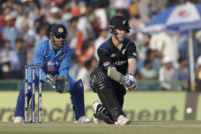 मोहाली में खेले गए तीसरे वनडे मैच में पहले बल्लेबाजी करते हुए न्यूजीलैंड की टीम ने 494 ओवर में दस विकेट पर 285 रन बनाए। भारत को मैच जीतने के लिए 286 रन का लक्ष्य मिला था। 