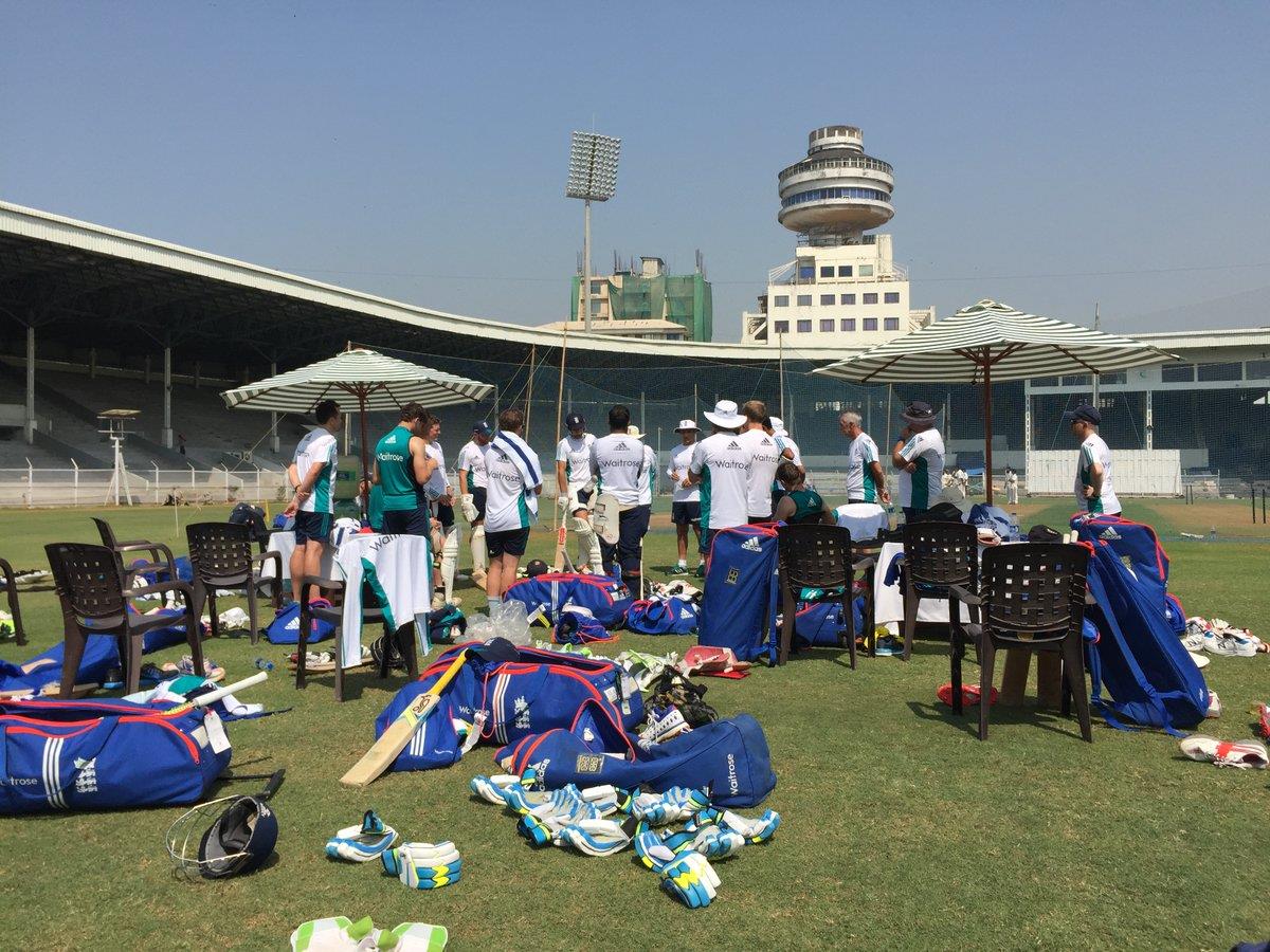 भारत और इंग्लैंड के बीच शुरू हो रही पांच मैचों की टेस्ट सीरीज में इंग्लैंड एवं वेल्स क्रिकेट बोर्ड ईसीबी भारत दौरे पर आई अपनी टीम का खर्चा खुद उठाने को तैयार हो गया है।
