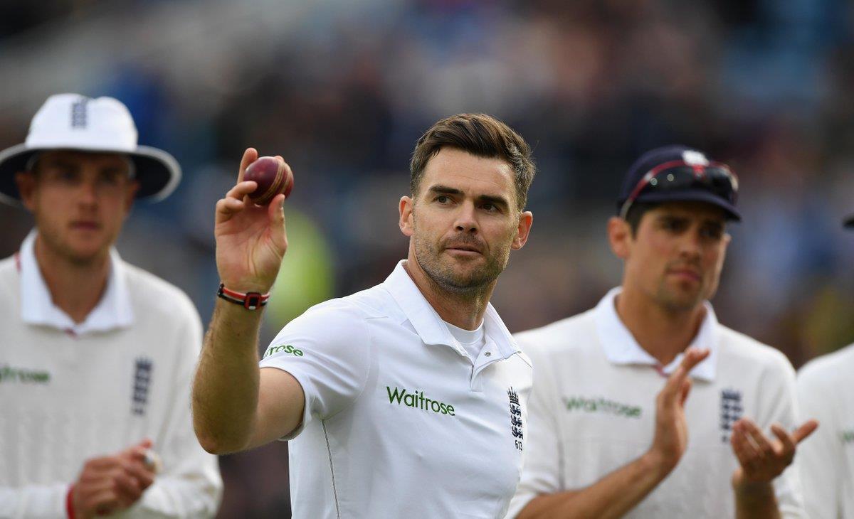 कंधे की चोट से जूझ रहे तेज गेंदबाज जेम्स एंडरसन को भारत दौरे के लिए फिट घोषित कर दिया गया है। हालांकि एंडरसन पहले टेस्ट मैच में नहीं खेल पाएंगे। 
