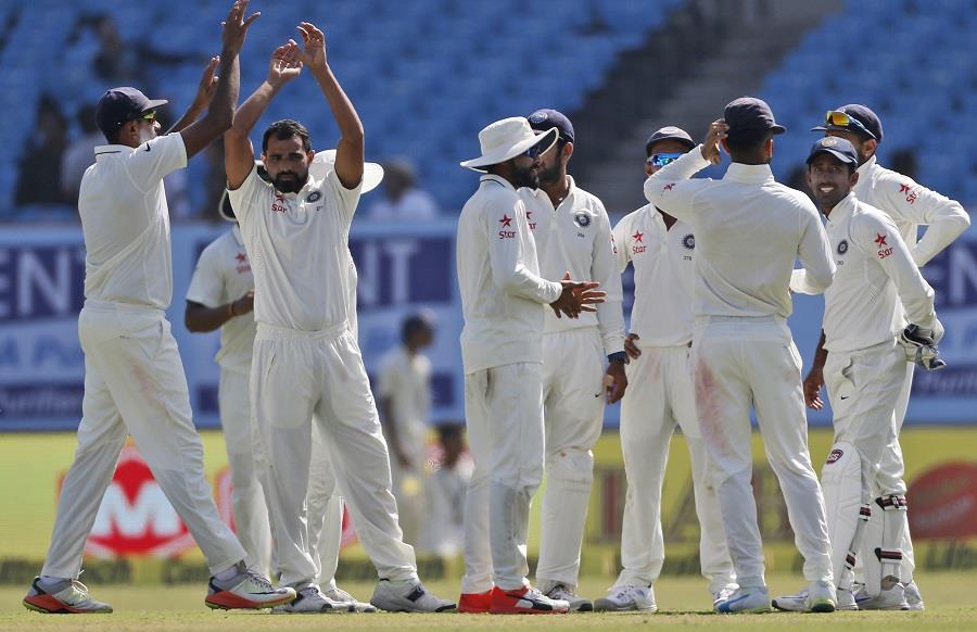 इंग्लैंड की दमदार बैटिंग लाइन अप के खिलाफ भारतीय गेंदबाज फीके साबित हुए। टीम इंडिया का कोई भी गेंदबाज पांच विकेट लेने में असफ रहा।
