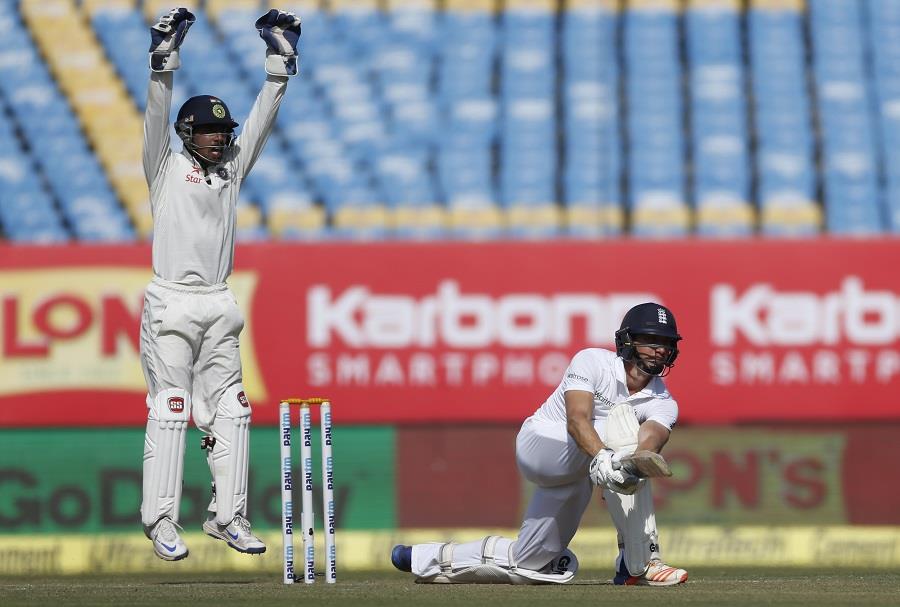 टेस्ट मैच का तीसरा दिन टीम इंडिया के लिए काफी अहम रहेगा। भारतीय टीम को सावधानी से बल्लेबाजी करते हुए अपनी पारी को आगे बढ़ाना होगा। 