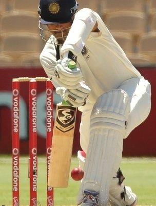आस्ट्रेलिया के खिलाफ राहुल द्रविड़ ने लगभग 40 गेंदों में एक रन बनाया। उन्‍हें एक रन बनाता देख पूरे दर्शकों ने हंसते हुए तालियां बजाना शुरू कर दिया। द्रविड़ ने भी अपना बल्‍ला उठाया और सभी का अभिवादन स्‍वीकार किया।