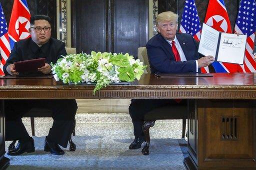 इस ऐतिहासिक मुलाकात के दौरान दोनों नेताओं के बीच एक व्यापक दस्तावेज पर हस्ताक्षर भी हुए। इसमें परमाणु हथियारों के खात्मे से जुड़ा अहम करार भी शामिल है।
