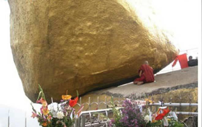 क्यैक्टियो - इसे गोल्डन रॉक के नाम से भी जाना जाता हैं। यह म्यांमार के मोन स्टेट में स्थित बौद्ध धर्म का तीर्थ स्थान है। 