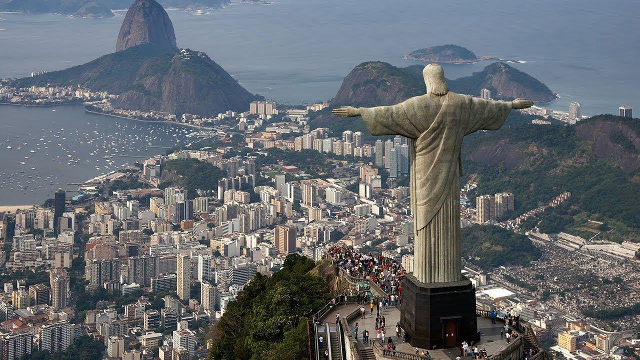 क्रिस्टो रेडेंटर स्टेचू- ब्राजील में ईसाइयों के लिए धर्म का प्रतीक है यह विशालकाय मूर्ति।
