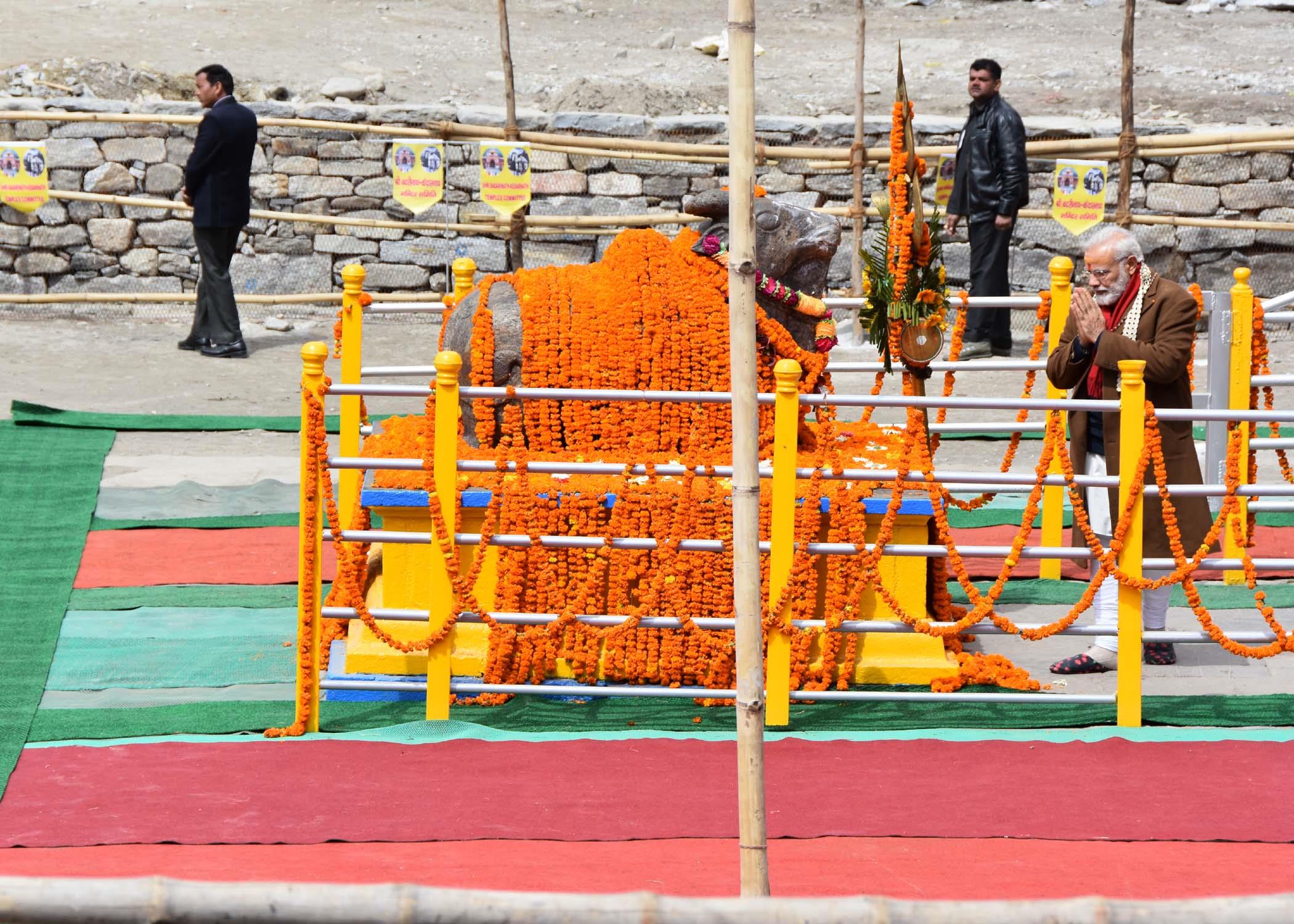 इस दौरान उन्‍होंने केदारनाथ बाबा के दर्शन किए। उन्‍होंने मंदिर के गर्भगृह में बाबा केदारनाथ का रुद्राभिषेक किया। 