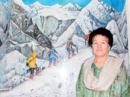 बछेंद्री पाल विश्व की सबसे ऊंची चोटी माउंट एवरेस्ट पर चढ़ने वाली पहली भारतीय महिला हैं। पहाड़ों की रानी बछेंद्री पाल पर्वत शिखर एवरेस्ट की ऊंचाई को छूने वाली दुनिया की 5वीं महिला पर्वतारोही हैं। 