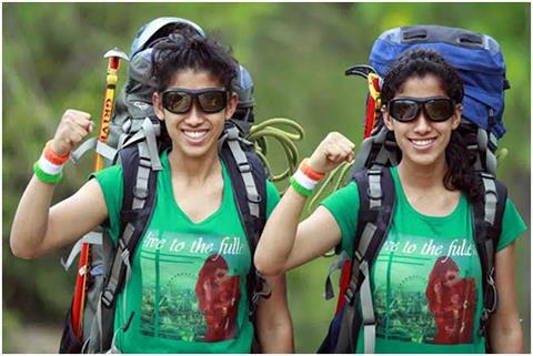 दोनों जुड़वा बहनों ने विश्व के सातों महाद्वीप के सबसे ऊंचे पर्वत शिखरों पर चढऩे के लक्ष्य के साथ माउंट एवरेस्ट पर तिरंगा फहराया है।