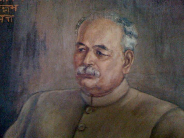 गोविंद बल्लभ पंत का जन्म 10 सितम्बर 1887 ई को अल्मोड़ा ज़िले के खूंट धामस नामक गांव में हुआ था।