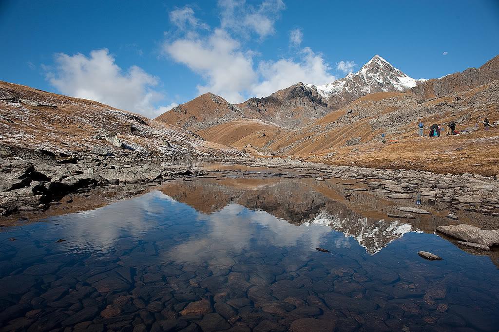  वासुकी ताल शानदार हिमालय पर्वतश्रृंखलाओं के बीच स्थित है और उत्तराखंड का महत्वपूर्ण पर्यटक स्थल है।