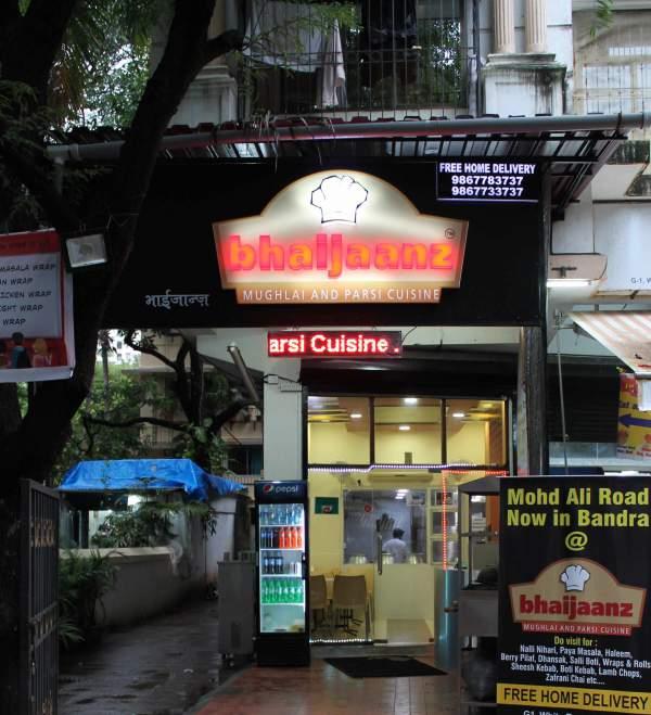 सलमान के नाम पर उनके एक फैन ने मुंबई में भाईजांस नाम का रेस्‍टोरेंट खोला है। इस रेस्‍टोरेंट की एंटेरेंस बैंडस्‍टैंड में सलमान के घर की एंटेरेंस जैसी है।