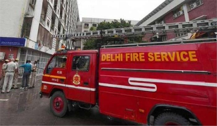 अब दिल्ली की रोहिणी कोर्ट में लगी आग , दमकर की 4 गाड़ियां पहुंची मौके पर