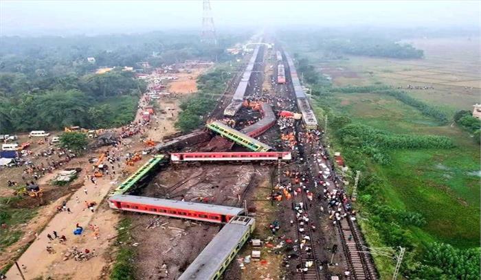ओडिशा रेल हादसा LIVE – मृतकों का आंकड़ा 260 पार , 900 लोग घायल , घटनास्थल पर कहीं हाथ कटा पड़ा था तो कहीं पैर