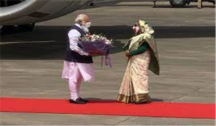 PM Modi को एयरपोर्ट लेने आईं बांग्लादेशी पीएम शेख हसीना , अगले 36 घंटे में 5 करार , कई कार्यक्रमों में करेंगे शिरकत

