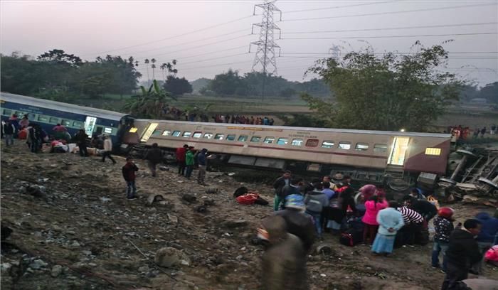 पश्चिम बंगाल के जलपाइगुड़ी में रेल हादसा , बीकानेर-गुवाहाटी एक्सप्रेस ट्रेन के 6 डिब्बे पटरी से उतर

