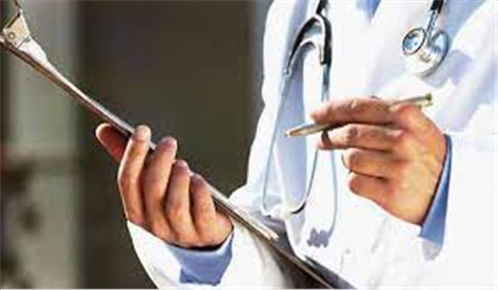 धामी सरकार ने PMHS में तैनात 61 डॉक्टरों को दिखाया बाहर का रास्ता , बिना अनुमति अनुपस्थित रहने का आरोप