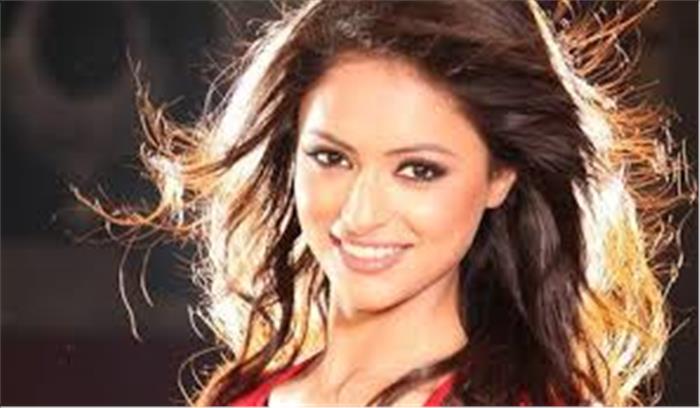 मिस इंडिया ग्रैंड इंटरनेशनल रहीं अनुकृति गुसाईं शुरू करेंगी सियासी सफर , जानें किसकी बहु हैं 

