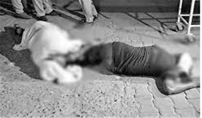 अतीक - अशरफ की सरेआम हत्या, सिर पर गोली मारी , मीडिया कर्मी बनकर आए थे तीनों हमलावर