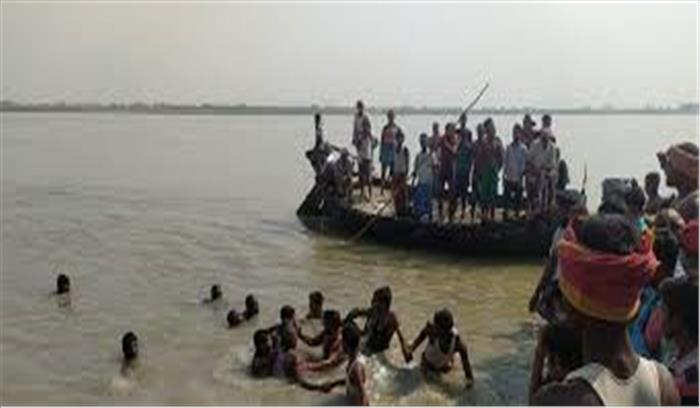 बिहार के भागलपुर में 100 लोगों से भरी नाव नदी में पलटी , 7 की मौत कई लापता , कई की हालत गंभीर

