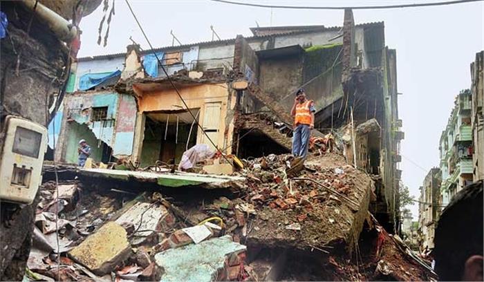 मुंबई के भिवंडी में तीन मंजिला रिहाइशी इमारत ढही, 1 महिला की मौत,16 लोगों के दबे होने की आशंका, बचाव कार्य जारी