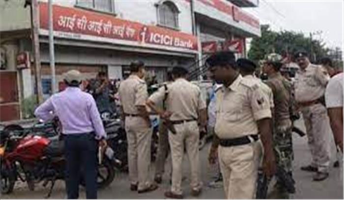 मुजफ्फरपुर - ICICI बैंक की सदर ब्रांच में लूट , हथियारबंद बदमाशों ने डिप्टी मैनेजर को बंधन बनाया 