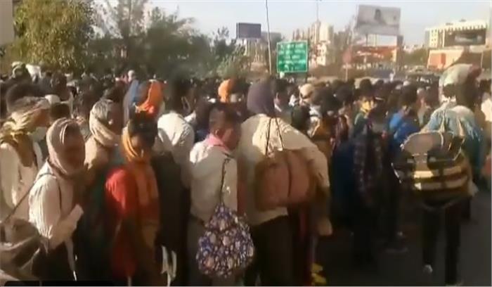 Breaking News- दिल्ली - यूपी बॉर्डर पर हजारों लोग घर जाने को हुए जमा , कर रहे बस- वाहनों का इंतजार