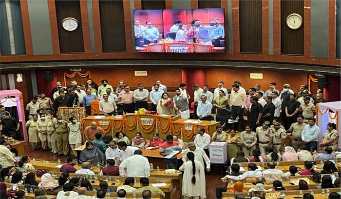 दिल्ली - मेयर चुनाव से पहले भाजपा उम्मीदवार ने वापस लिया नामांकन , शैली ओबेरॉय निर्विरोध बनीं मेयर , आले मोहम्मद डिप्टी मेयर