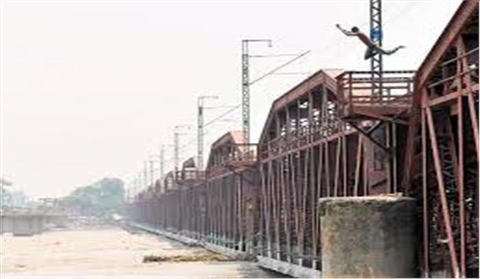 हरियाणा ने बढ़ाई दिल्ली की मुसीबतें, यमुना में जलस्तर बढ़ने से लोहा पुल से आवाजाही बंद कई ट्रेनें भी रद्द