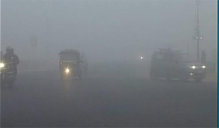 दिल्ली-एनसीआर एक बार फिर से घने कोहरे के आगोश में, रेल और हवाई यातायात प्रभावित 