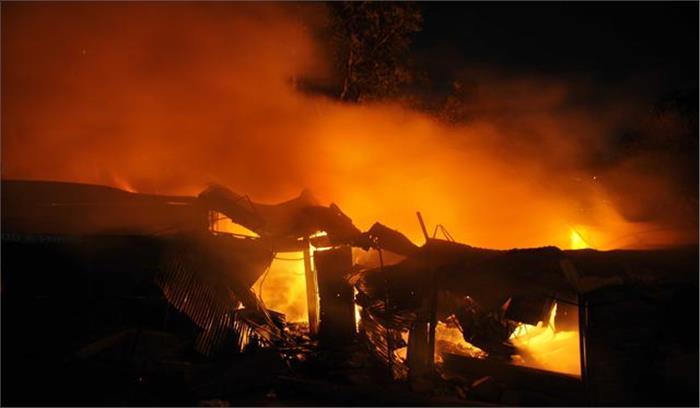 सहस्त्रधारा के फर्नीचर गोदाम में लगी भीषण आग, घंटों मशक्कत के बाद आग पर पाया गया काबू