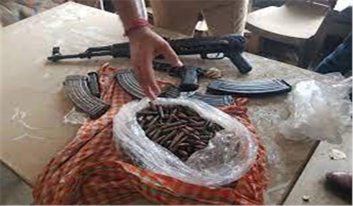 यूपी - बेटे की निशानदेही पर पूर्व विधायक पिता के ठिकाने से AK 47 समेत भारी हथियार बरामद