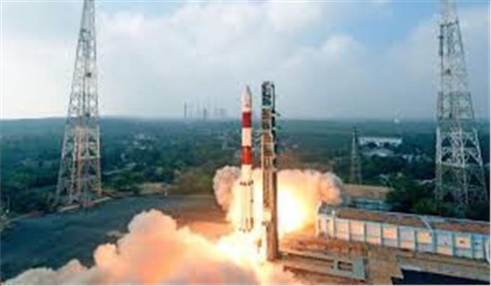इसरो ने लगाई स्पेस में एक और लंबी छलांग, हाइपर सैटेलाइट के साथ 8 देशों के 30 उपग्रहों का किया प्रक्षेपण