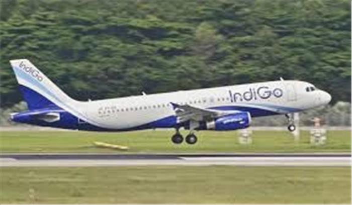 इंडिगो एयरलाइन का इंजन एक बार फिर हुआ खराब, सैकड़ों यात्री फंसे, सोशल मीडिया पर बयां किया दर्द
