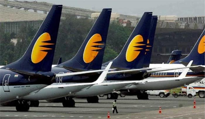 मुंबई से जयपुर जा रहे जेट एयरवेज में क्रू मेंबर की बड़ी लापरवाही, 30 यात्रियों की नाक और कान से निकले खून