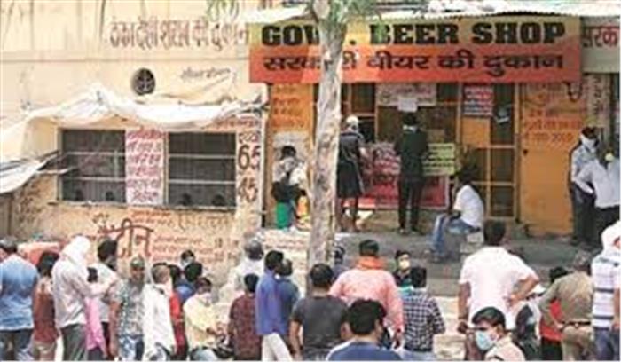 दिल्ली में सरकारी ठेके होंगे बंद , अब 25 के बजाए 21 साल वाले पी सकेंगे शराब , केजरीवाल सरकार का ऐलान

