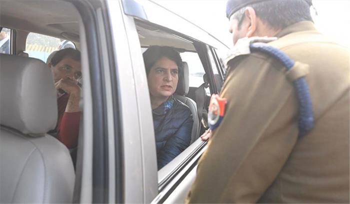 अभी अभी : यूपी पुलिस ने राहुल - प्रियंका गांधी को मेरठ जाने से रोका , दिल्ली मेरठ हाइवे पर लगा जाम