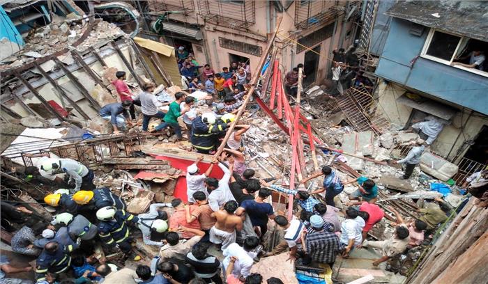 Breaking News - मुंबई में 4 मंजिला इमारत ढही , करीब 50 लोग मलबे में दबे , 12 लोगों के शव निकाले गए
