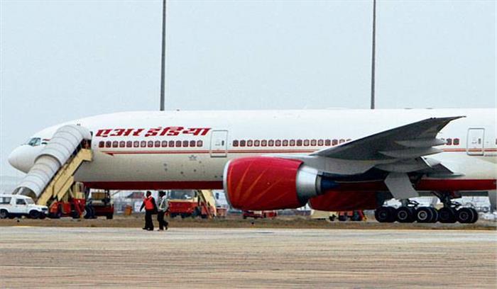 पायलट नहीं होने की वजह से एयर इंडिया के उड़ान में 7 घंटे की देरी, गुस्साए यात्रियों ने जमकर किया हंगामा