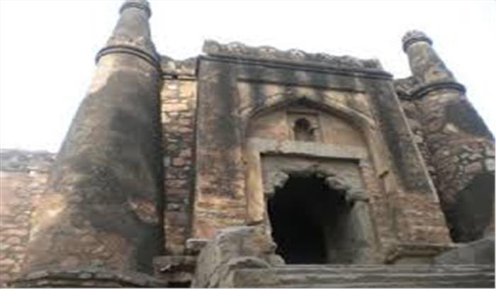 दिल्ली में एएसआई के बोर्ड से हटाया मस्जिद शब्द , स्थानीय लोगों का दावा- महाराणा प्रताप का है किला
