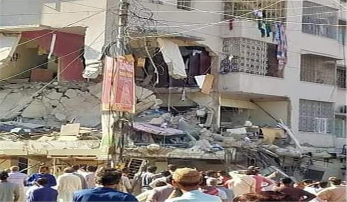 कराची की दोमंजिला इमारत बड़े विस्फोट से जमींदोज , कई की मौत , आसपड़ोस के कई घरों में पड़ी दरारें

