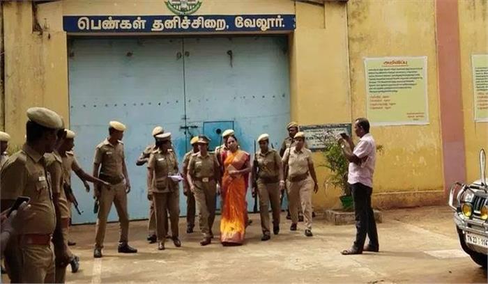 राजीव गांधी हत्याकांड में उम्रकैद की सजा काट रही नलिनी श्रीहरन जेल से बाहर आईं
