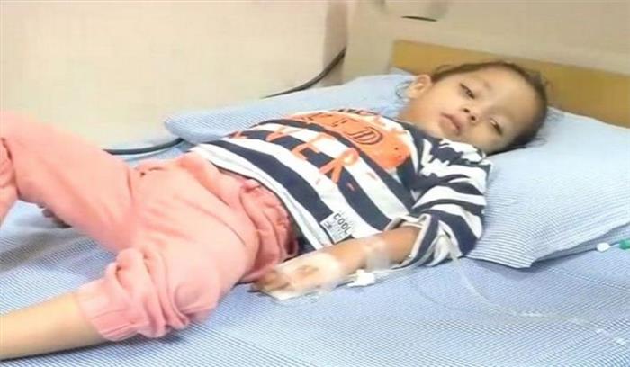 खून के आंसू रोती है हैदराबाद की यह बच्ची, पिता ने पीएम मोदी और मुख्यमंत्री से मांगी मदद