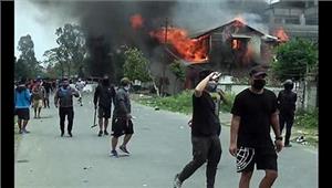 मणिपुर में फिर भड़की हिंसा  ईस्ट इम्फाल में घरों में तोड़फोड़  कैंप में सो रहे लोगों पर हमला

