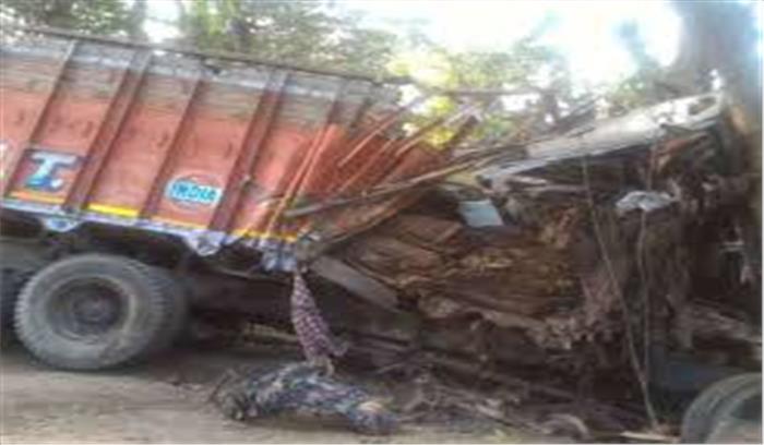 हरिद्वार में ट्रक और ट्रैक्टर की हुई टक्कर, चालक की मौत पर परिजनों का हंगामा, 3 लिए गए हिरासत में 