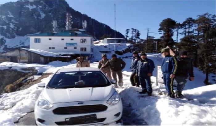 उत्तराखंड में फंसे दिल्ली-NCR के चारों पर्यटकों को 10वें दिन सकुशल निकाला, 12 किमी बर्फ पर चलकर SDRF ने किया रेस्क्यू