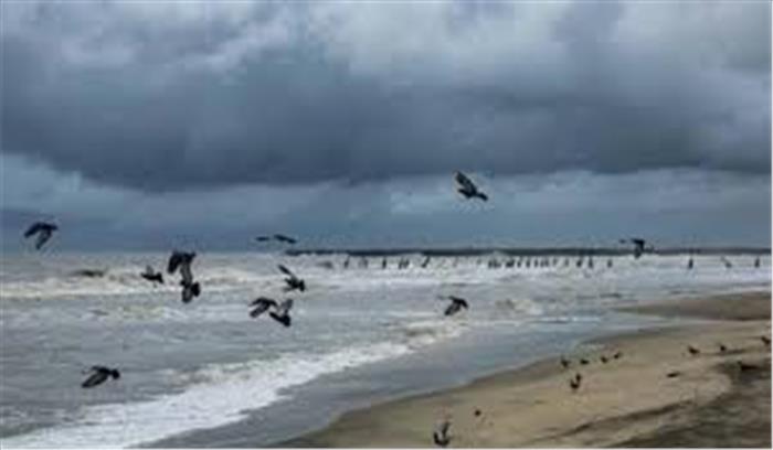 LIVE - महाराष्ट्र पर 100 साल का सबसे बड़ा खतरा , चक्रवाती तूफान निसर्ग दोपहर में टकराएगा समुद्र तट से

