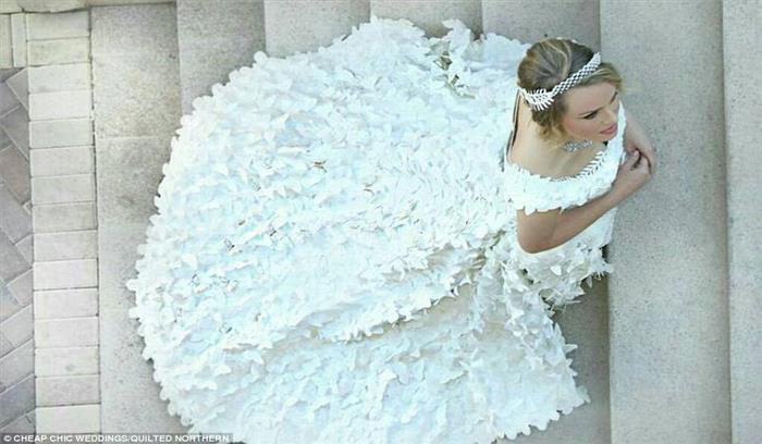 घर बैठे एक महिला ने बनाई टॉयलेट पेपर से बेहद सुंदर wedding dress और जीता ईनाम, देखें तस्वीरें...


