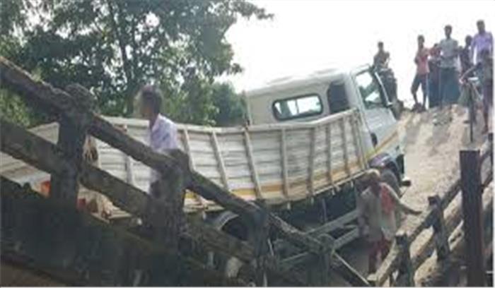 LIVE: अब पश्चिम बंगाल के सिलीगुड़ी में पुल गिरा, कई गाड़ियां हुई क्षतिग्रस्त, राहत और बचाव कार्य जारी